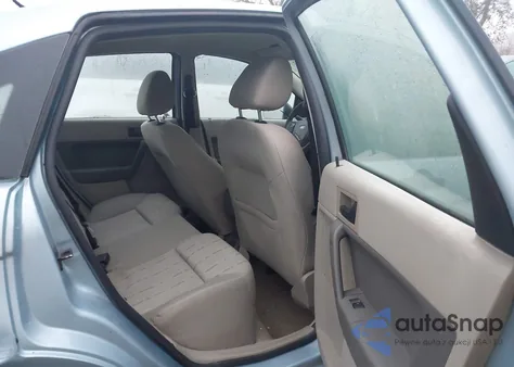 2008 Ford Focus Se/Ses z USA, uszkodzony, nr VIN 1FAHP35N58W243175